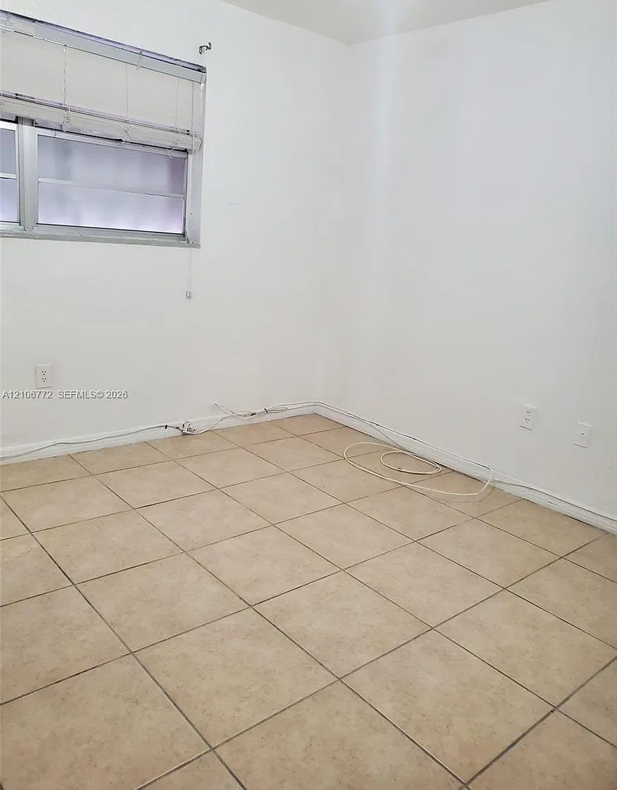 Poinciana At First Condo — Photo 3