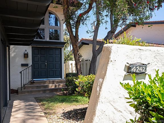 4th image of 4242 Loma Riviera Ln