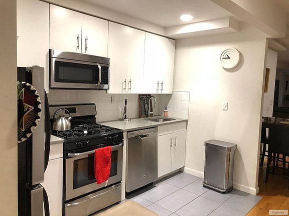 3rd image of 230 W 113th St #B