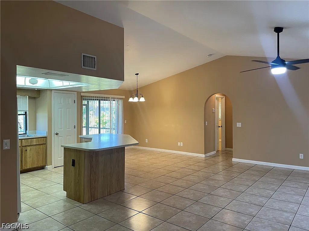 3 bed, 2.0 bath, 1409 sqft, $1,750 — Photo 2