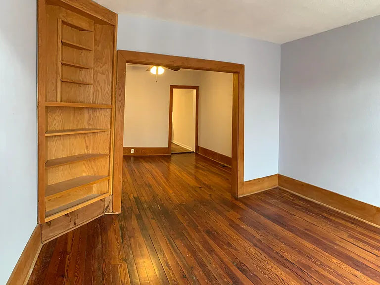219 E 4th St — Photo 12