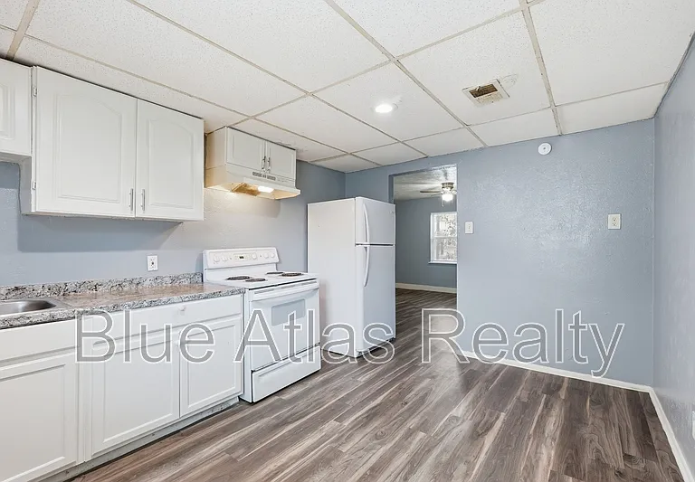2215 Riverview Dr #B — Photo 1