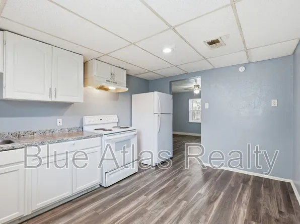 2215 Riverview Dr, Irving, TX