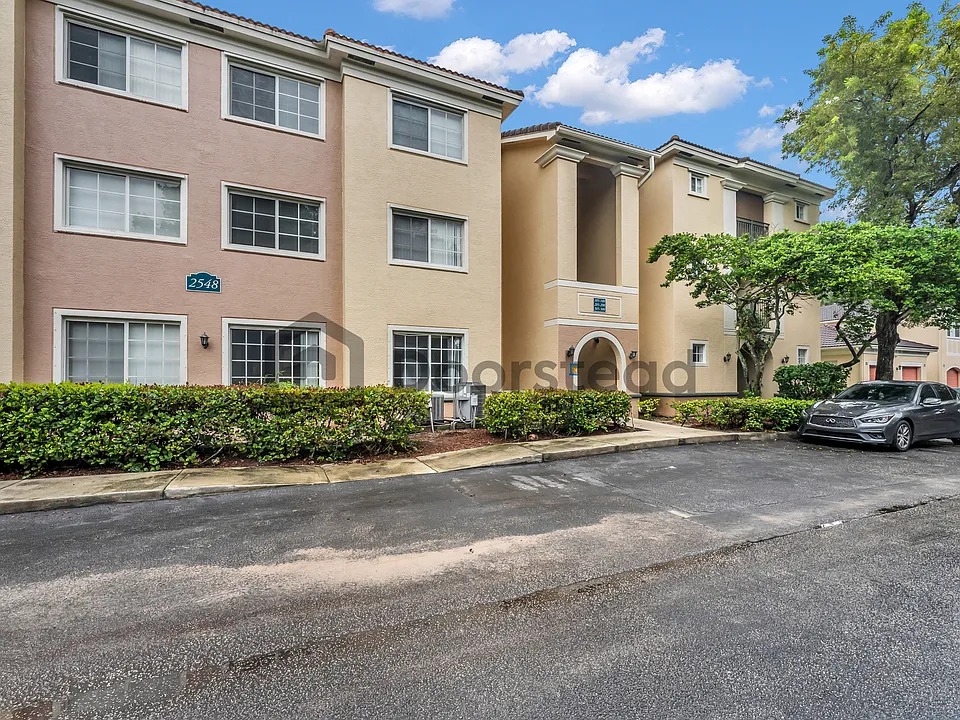 2548 Centergate Dr #107