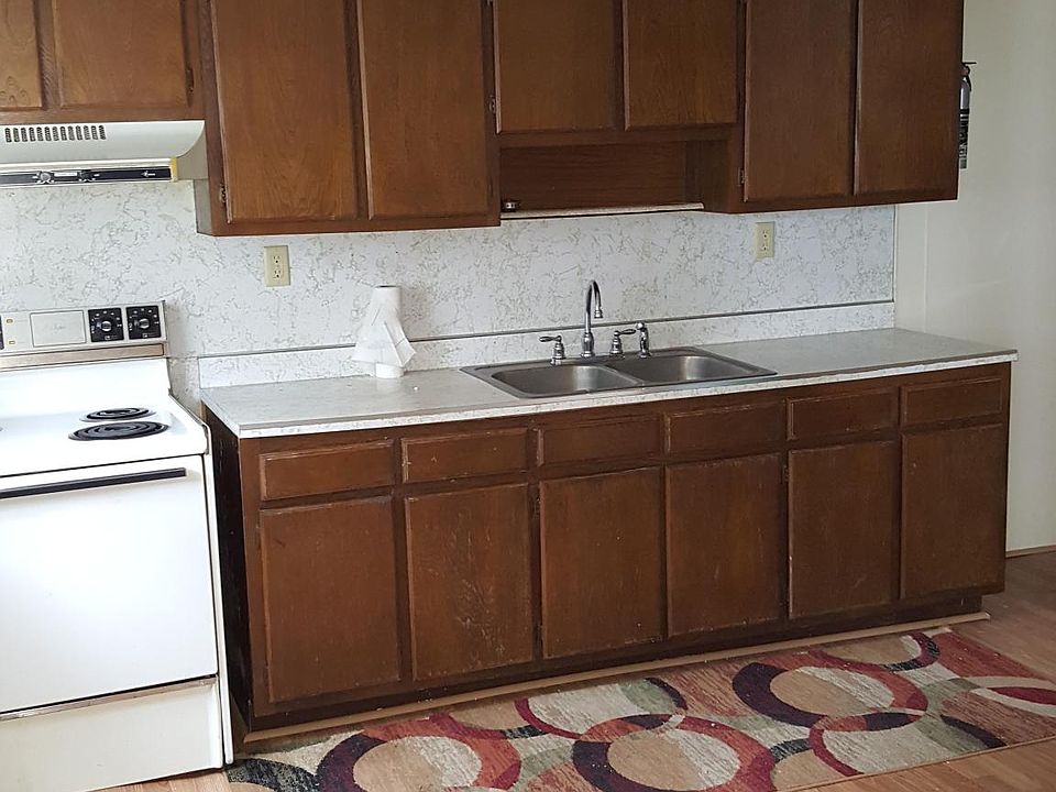 1st image of 203 N Railroad Ave