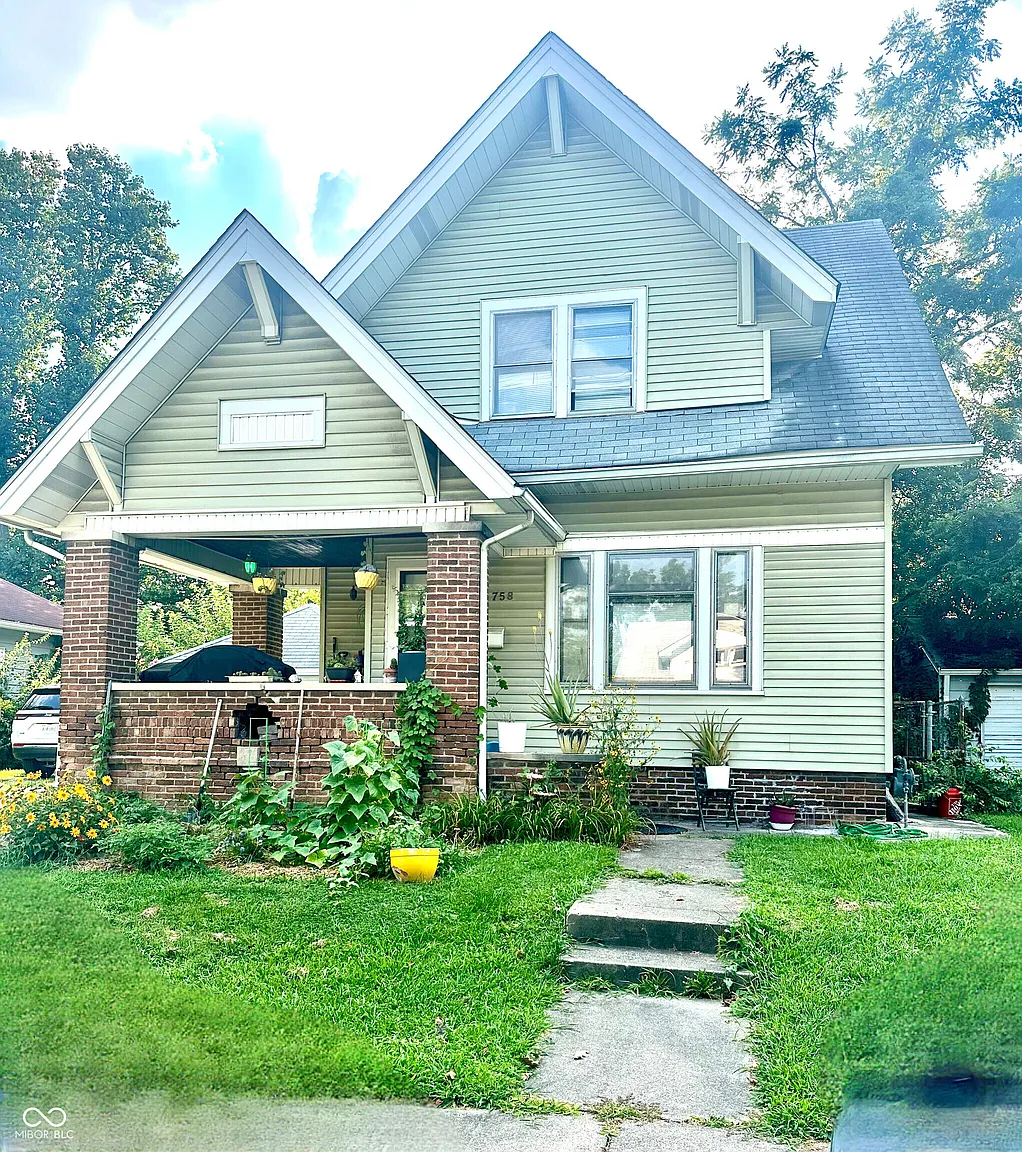 758 Wallace Ave photo 1