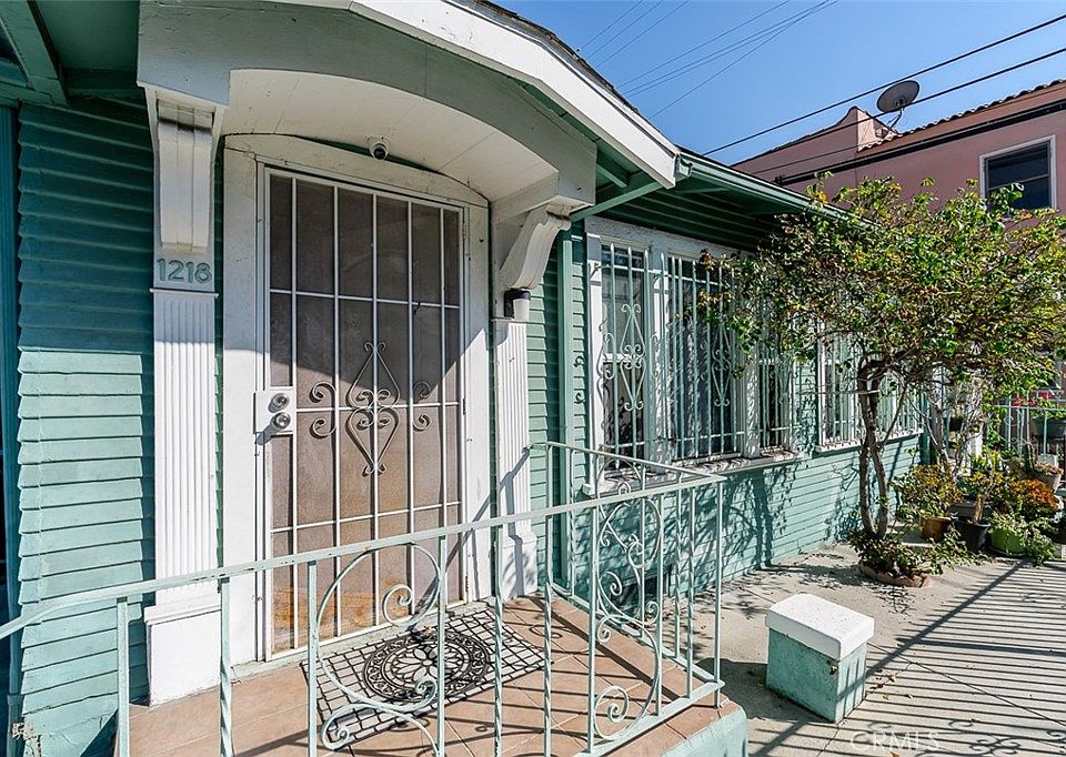 1st image of 1216 N Saint Andrews Pl