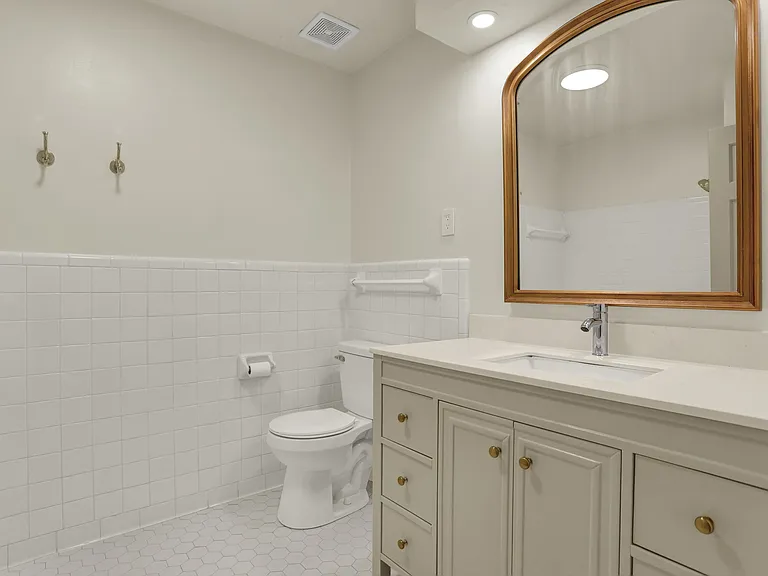 7126 Kings Castle Cv — Photo 16