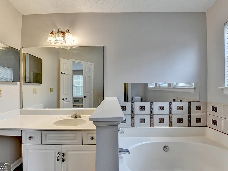 2115 Glynmoore Dr — Photo 7