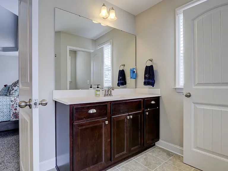 1444 Eastbourne Dr — Photo 35