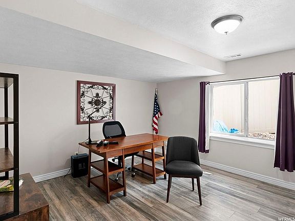 Bedroom/study