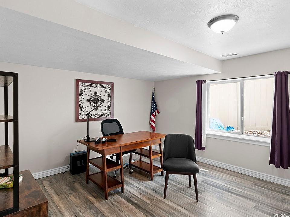 Bedroom/study