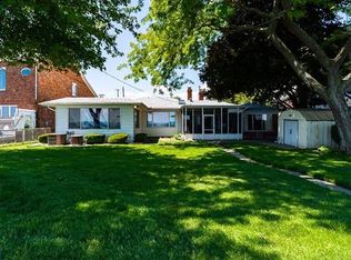 29910 Jefferson Ave, Saint Clair Shores, MI 48082