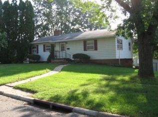 2555 Manor St, Waterloo, IA 50702