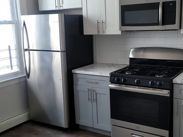27 Aldine St #2 — Photo 2
