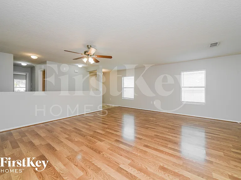 1560 Nature Trl — Photo 3