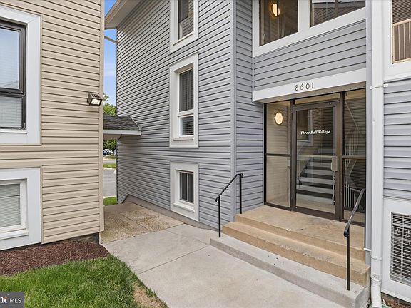 3rd image of 8601 Sacramento Dr APT F