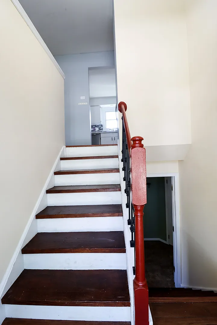 4 bed, 2.5 bath, 2436 sqft, $3,000 — Photo 2