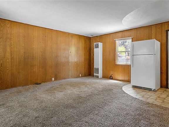 4th image of 381 Mountainaire Ln