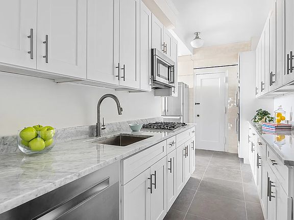 4th image of 35 Prospect Park W APT 13D