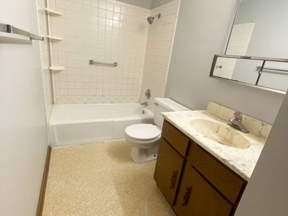 5th image of 714 Humboldt St #2