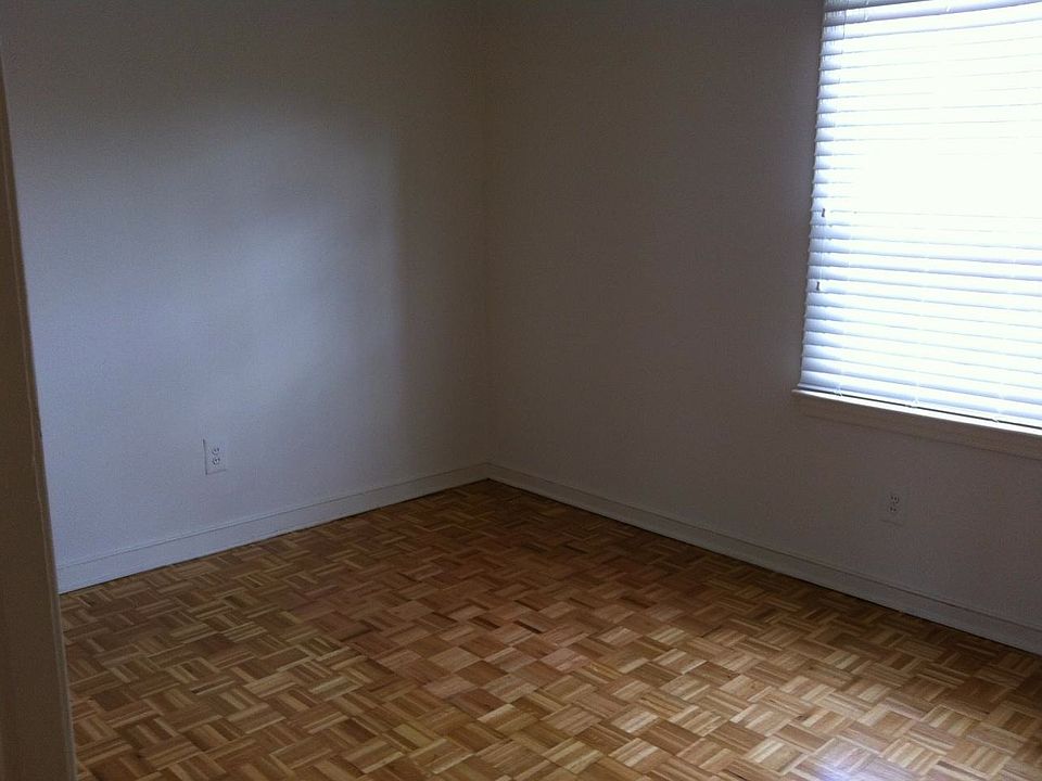 1st image of 143 Yeardley Dr