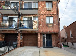 7352 53rd Ave, Maspeth, NY 11378