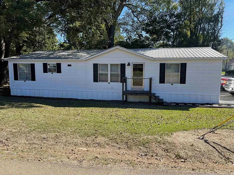 301 E Shelton Ave — Photo 1
