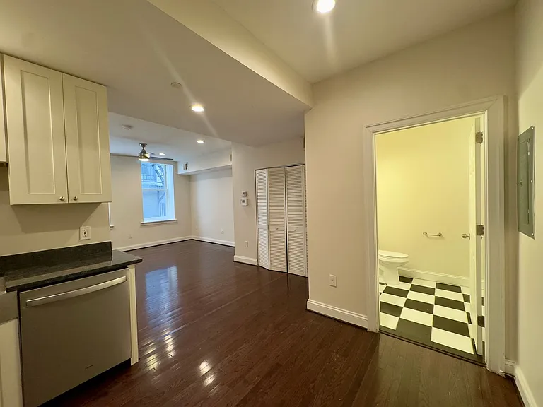 Apartment Units with In-Unit Laundry in Downtown Baltimore, MD! — Photo 28