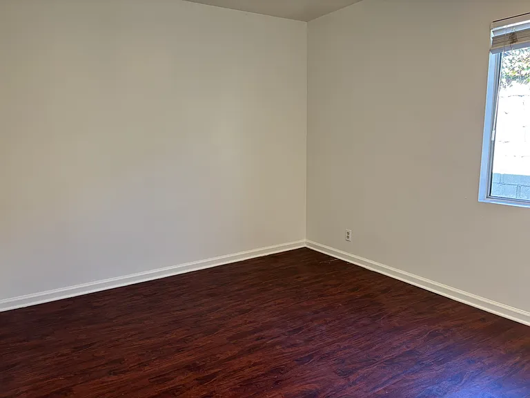 1454 1/2 W Stoneridge Ct — Photo 5