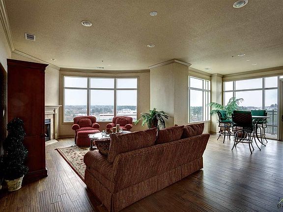 2nd image of 2801 Wexford Dr APT 906