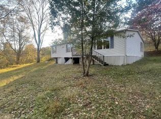 951 Swan Lake Rd, Barbourville, KY 40906