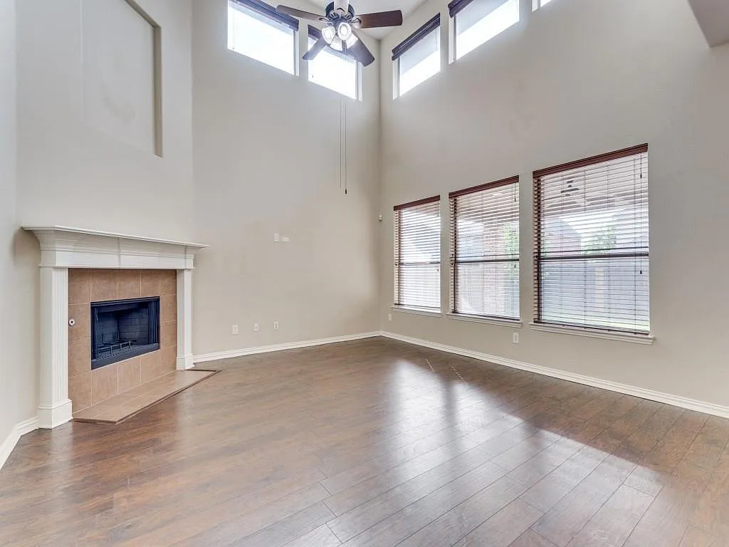 5 bed, 3600 sqft, $3,799 — Photo 4