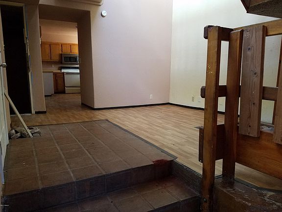 3rd image of 3117 N Stone Ave
