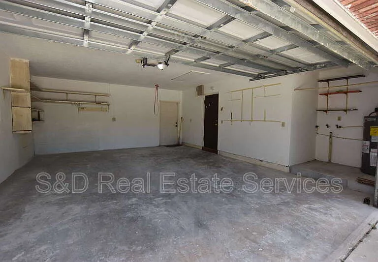 204 Chaucer Ln — Photo 15