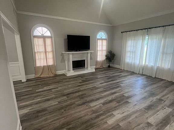 3rd image of 531 Belgrave Ln