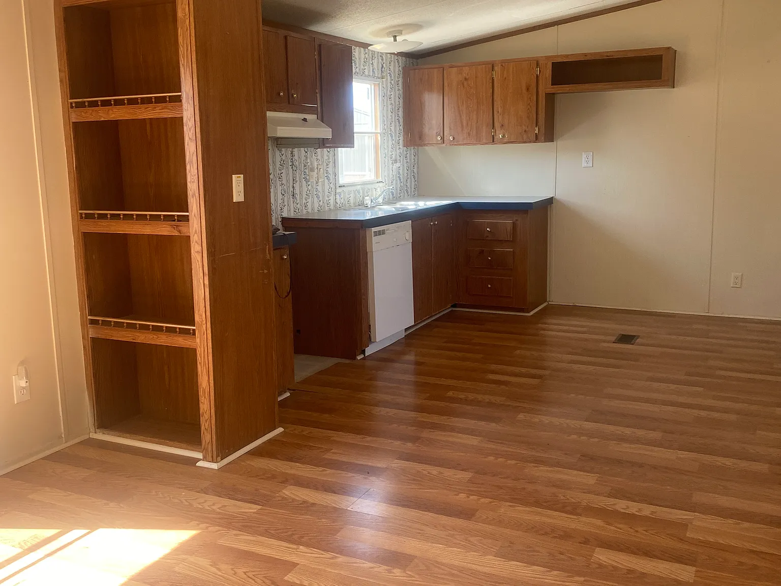 3 bed, 1280 sqft, $650 — Photo 2