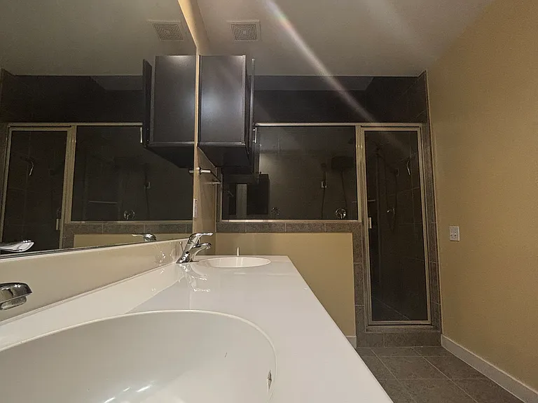 2429 Wentworth St — Photo 20
