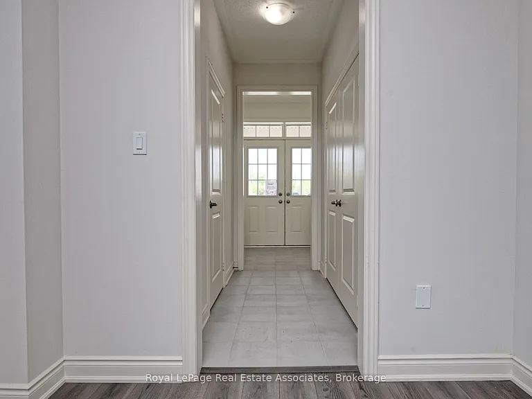 34 Attwater Dr E — Photo 8