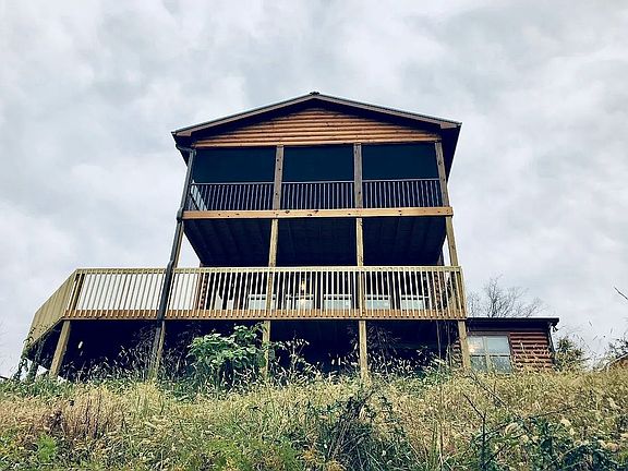 3rd image of 795 Red Bud Ln