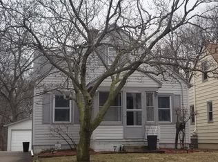 820 53rd St, Moline, IL 61265