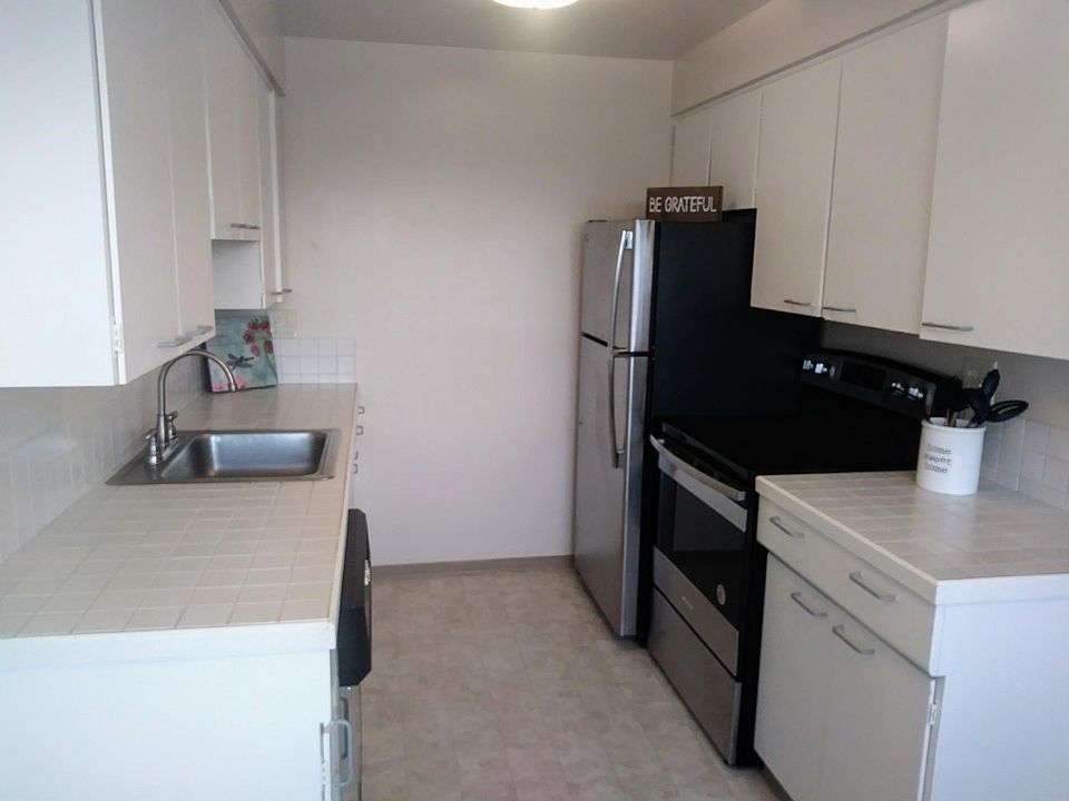 1st image of 330 2nd Ave S #4