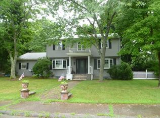 19 Longmeadow Ln, Sharon, MA 02067