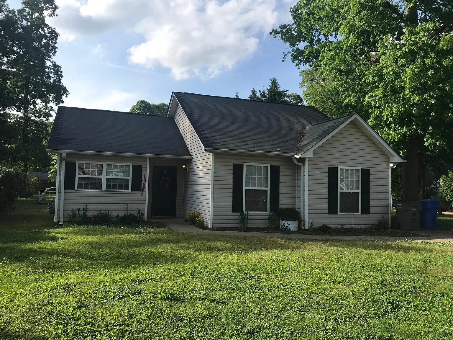 3 bed, 1100 sqft, $1,695 — Photo 1