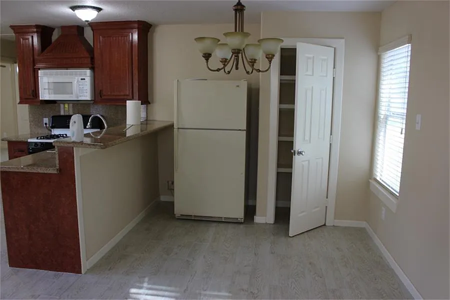 1 bed, 1.0 bath, 900 sqft, $950 — Photo 3