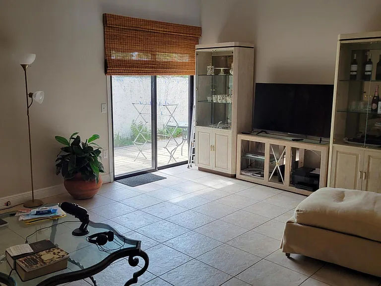 879 Meadowland Dr #K — Photo 7