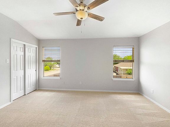 3rd image of 1812 Heatherglen Ln