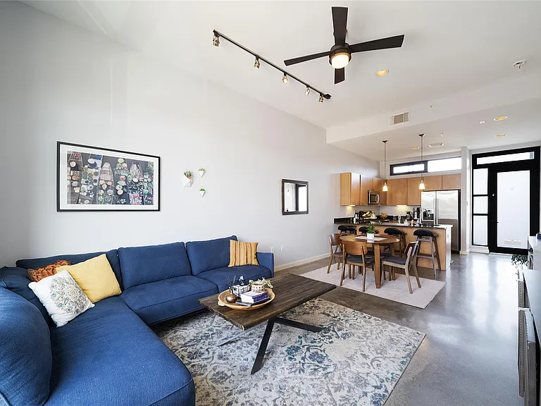 2525 S Lamar Blvd #304 — Photo 3