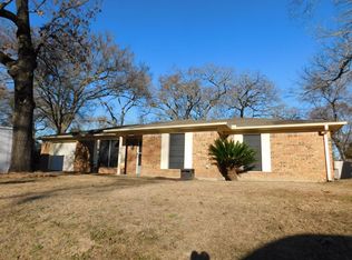 320 Selkirk Ave, Palestine, TX 75803
