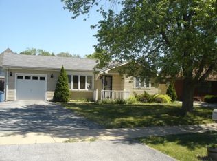 8205 Laramie Ave, Burbank, IL
